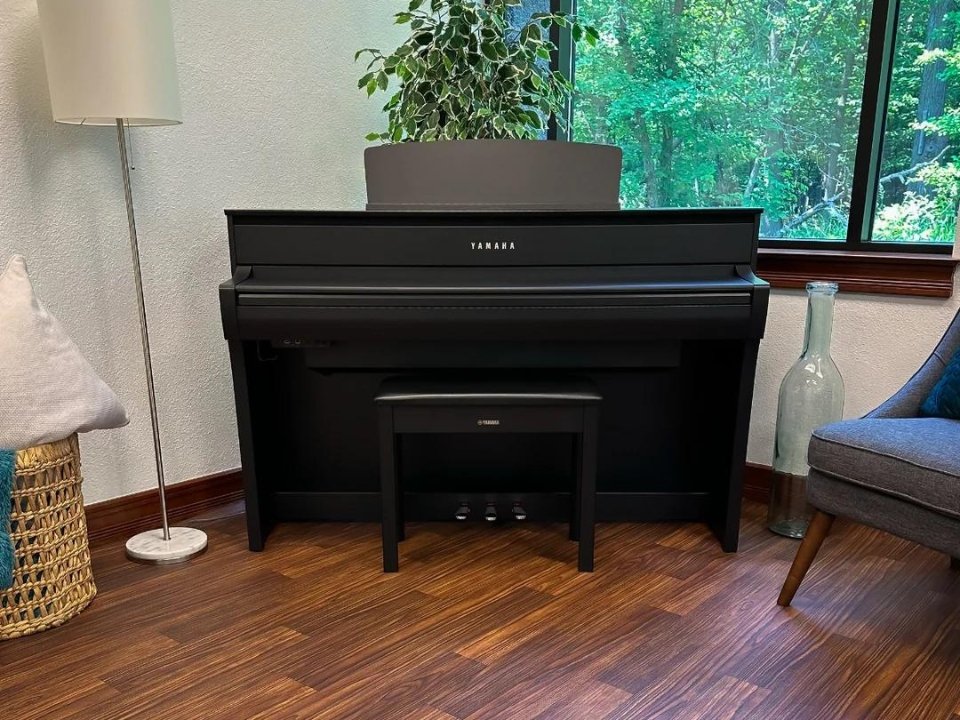 Hình ảnh chi tiết YAMAHA CLP-775 B góc chụp 2